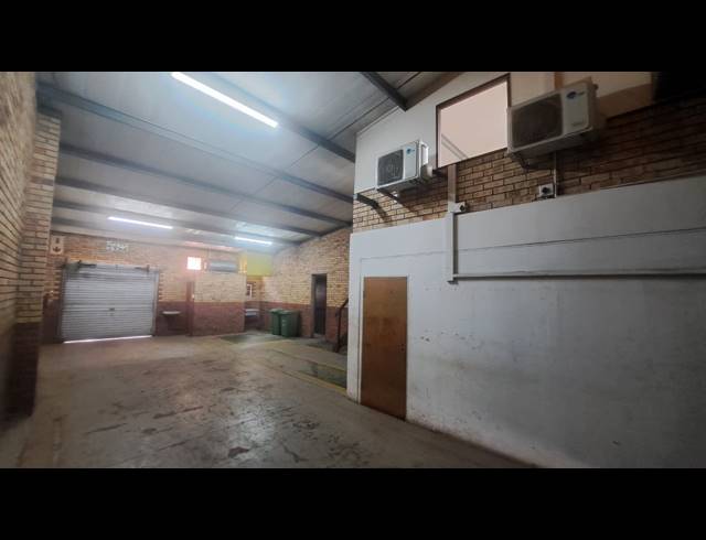 117M² WAREHOUSE TO LET IN ALTON